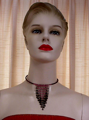 a beautiful vintage costume jewelry necklace unsigned