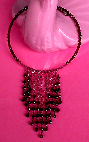 a beautiful vintage costume jewelry necklace unsigned