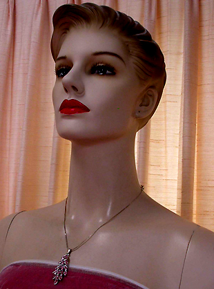 a beautiful vintage costume jewelry necklace unsigned