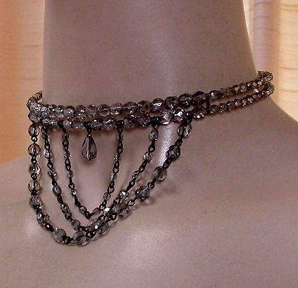 a beautiful vintage costume jewelry necklace unsigned