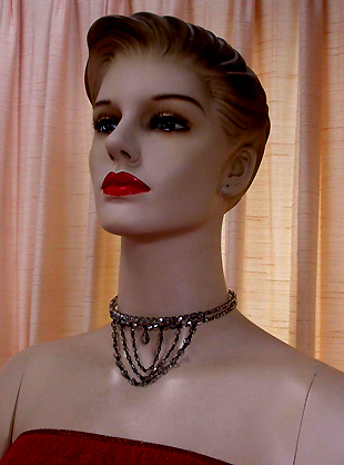 a beautiful vintage costume jewelry necklace unsigned