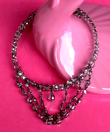 a beautiful vintage costume jewelry necklace unsigned
