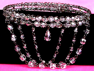 a beautiful vintage costume jewelry necklace unsigned