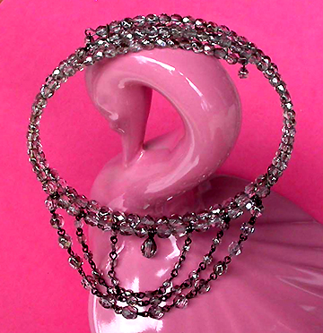 a beautiful vintage costume jewelry necklace unsigned