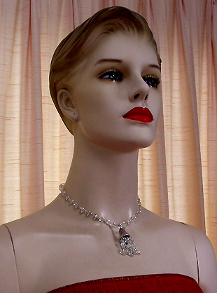 a beautiful vintage costume jewelry necklace unsigned