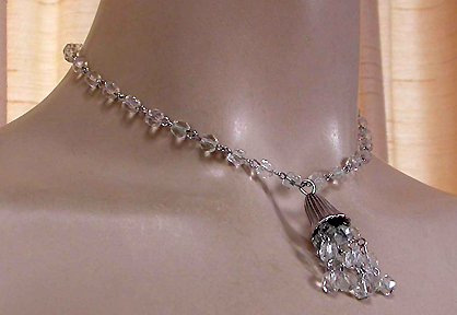a beautiful vintage costume jewelry necklace unsigned