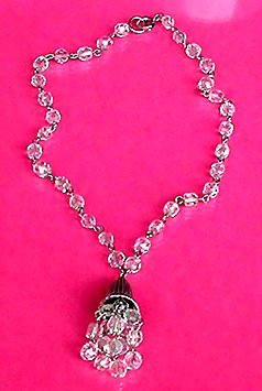 a beautiful vintage costume jewelry necklace unsigned