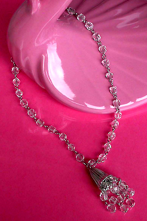 a beautiful vintage costume jewelry necklace unsigned
