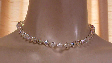 a beautiful vintage costume jewelry necklace unsigned