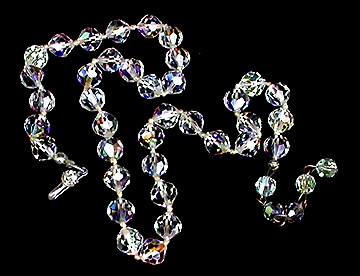 a beautiful vintage costume jewelry necklace unsigned