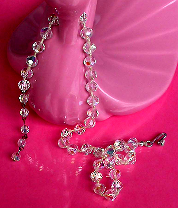 a beautiful vintage costume jewelry necklace unsigned