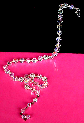 a beautiful vintage costume jewelry necklace unsigned
