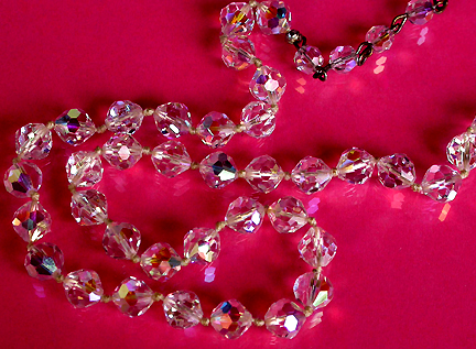 a beautiful vintage costume jewelry necklace unsigned