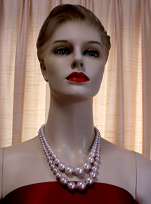 a beautiful vintage costume jewelry necklace unsigned