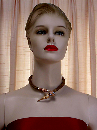 a beautiful vintage costume jewelry necklace unsigned