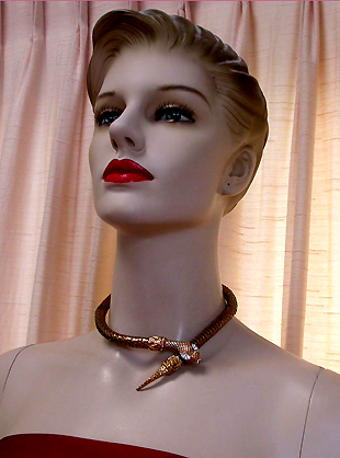 a beautiful vintage costume jewelry necklace unsigned