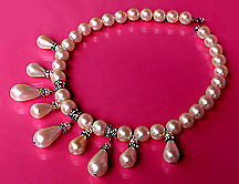 a beautiful vintage costume jewelry Juliana necklace