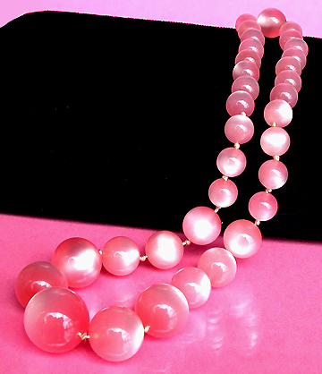 a beautiful vintage costume jewelry necklace unsigned