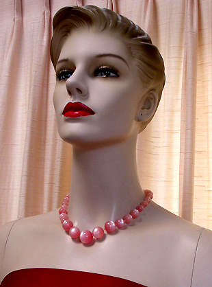 a beautiful vintage costume jewelry necklace unsigned