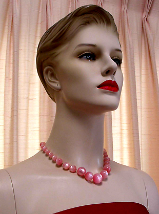 a beautiful vintage costume jewelry necklace unsigned