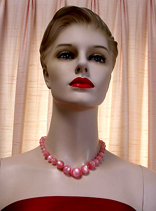 a beautiful vintage costume jewelry necklace unsigned