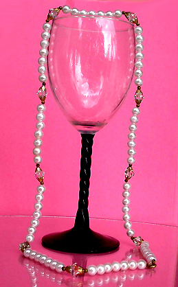 a beautiful vintage costume jewelry necklace unsigned