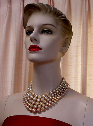 a beautiful vintage costume jewelry necklace unsigned
