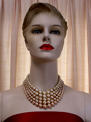 a beautiful vintage costume jewelry necklace unsigned