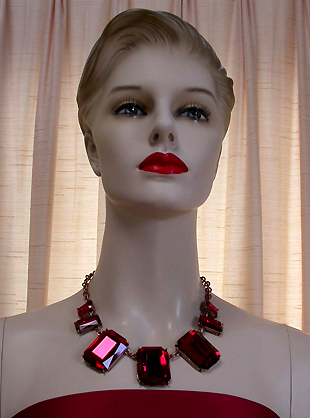 a beautiful vintage costume jewelry necklace unsigned
