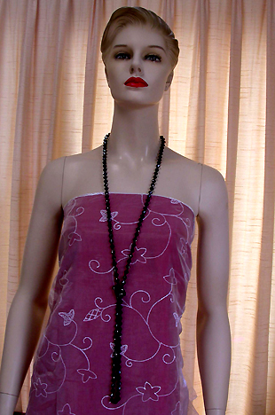 a beautiful vintage costume jewelry necklace unsigned
