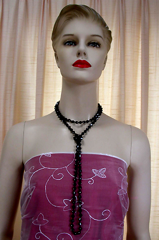 a beautiful vintage costume jewelry necklace unsigned