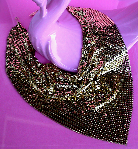 a beautiful vintage costume jewelry necklace unsigned