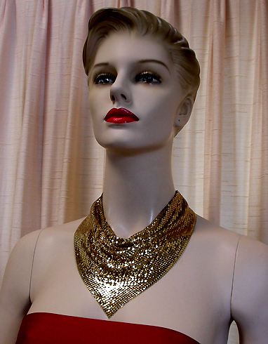 a beautiful vintage costume jewelry necklace unsigned