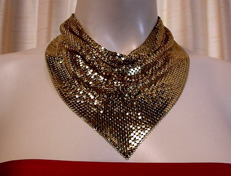 a beautiful vintage costume jewelry necklace unsigned