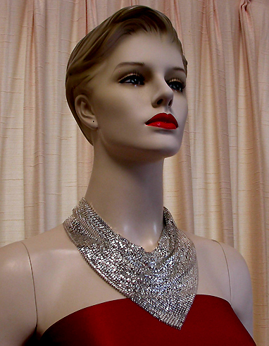 a beautiful vintage costume jewelry necklace unsigned
