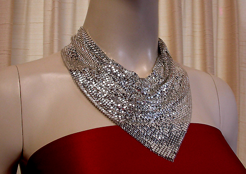 a beautiful vintage costume jewelry necklace unsigned