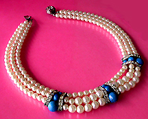 a beautiful vintage costume jewelry necklace