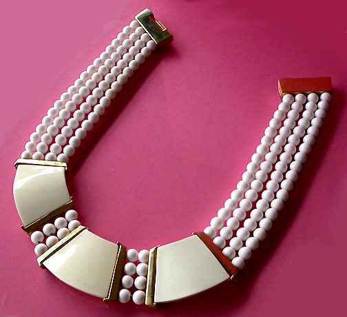 a beautiful vintage costume jewelry necklace unsigned