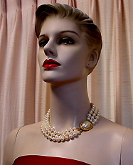 a beautiful vintage costume jewelry necklace