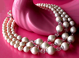 a beautiful vintage costume jewelry necklace
