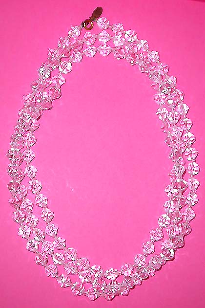 a beautiful vintage costume jewelry necklace unsigned