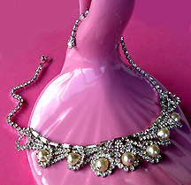 a beautiful vintage costume jewelry necklace