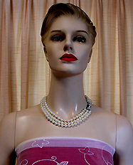 a beautiful vintage costume jewelry necklace