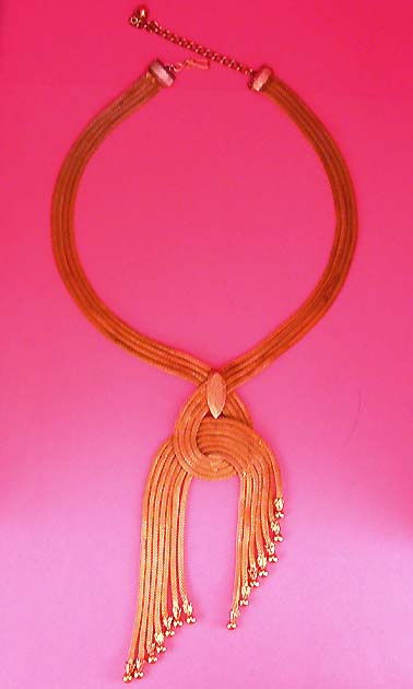 a beautiful vintage costume jewelry necklace unsigned