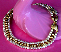 a beautiful vintage costume jewelry necklace