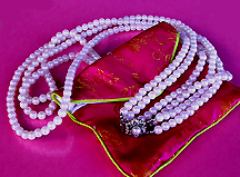 a beautiful vintage costume jewelry necklace