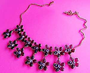 a beautiful vintage costume jewelry necklace