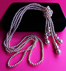 a beautiful vintage costume jewelry necklace