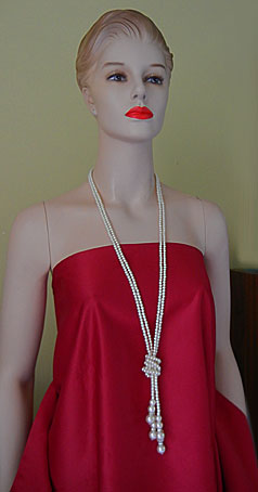 a beautiful vintage costume jewelry necklace