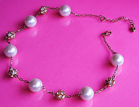 a beautiful vintage costume jewelry necklace
